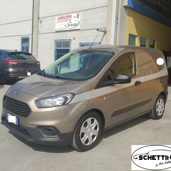 SCHETTINI AUTOTRASFORMAZIONI – FORD COURIER – VEICOLO DI SUPPORTO CON WRAPPING PERSONALIZZATO (2) SCHETTINI AUTOTRASFORMAZIONI - FORD COURIER - VEICOLO DI SUPPORTO CON WRAPPING PERSONALIZZATO (2)