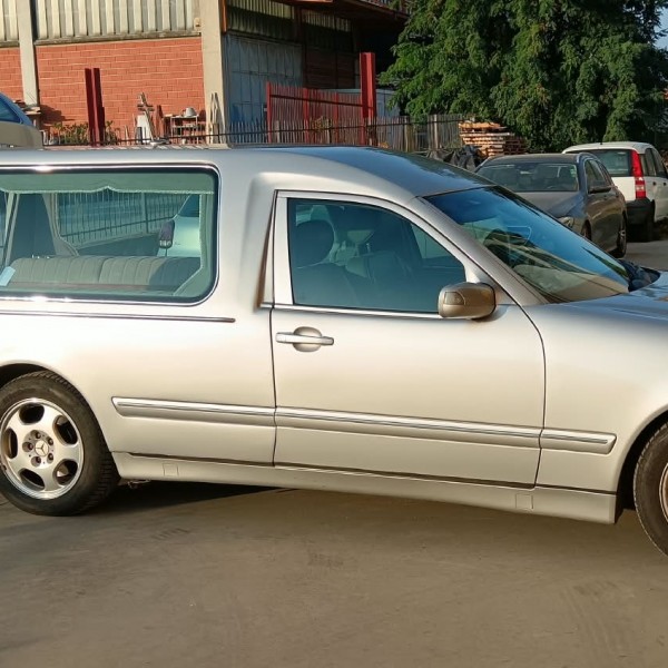 SCHETTINI AUTOTRASFORMAZIONI MB 210 Classe E 270 cdi USATO 2002 (1) SCHETTINI AUTOTRASFORMAZIONI MB 210 Classe E 270 cdi USATO 2002 (1)